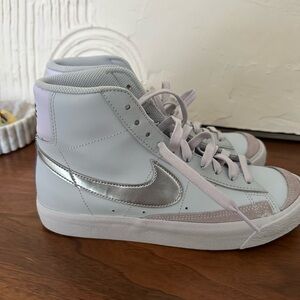 Nike high tops men 6 or woman’s 7.5-8